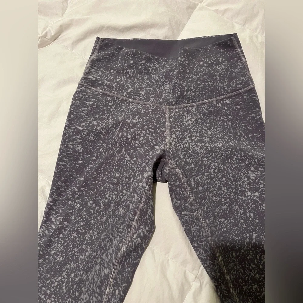 Lululemon Gray Patterned capri Leggings - Picture 2 of 6